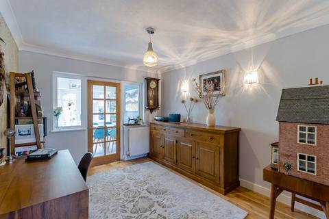 24 Beechwood Close, Amersham, HP6 6QU