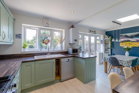 24 Beechwood Close, Amersham, HP6 6QU