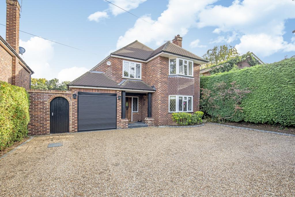 Brox Road, Ottershaw, KT16 3 bed detached house £835,000