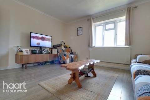 5 Bedale Road, Romford, RM3 9TU