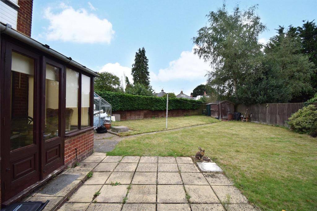 St Pauls Gate, Wokingham, Berkshire, RG41 3 bed semidetached house £340,000