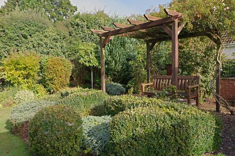 6 Elm Garth, Wetheral, Carlisle, CA4 8LB