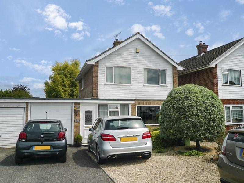 Prestbury Drive, Warminster 3 bed link detached house £299,950