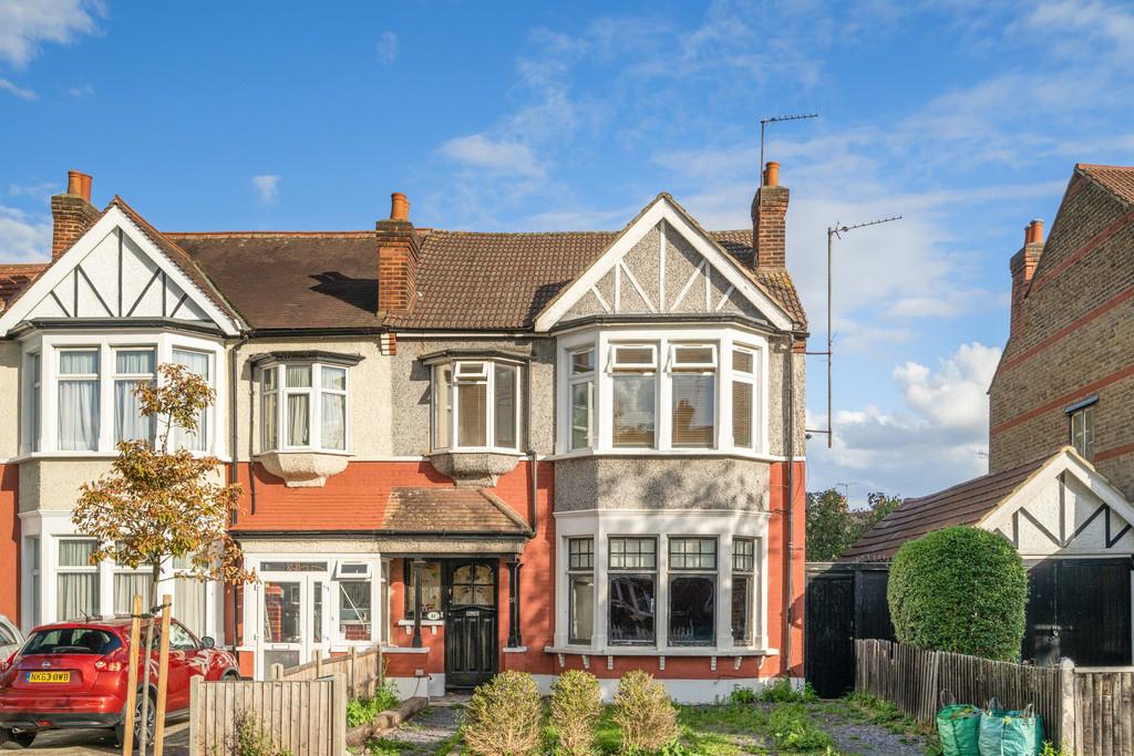 Langley Drive, Wanstead 2 bed apartment £455,000