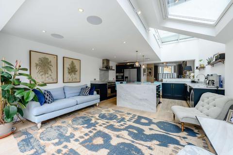 24 Burnthwaite Road, London, SW6 5BE