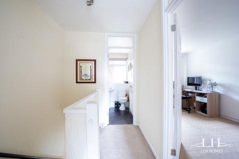 41 Victor Close, Hornchurch, RM12 4XH