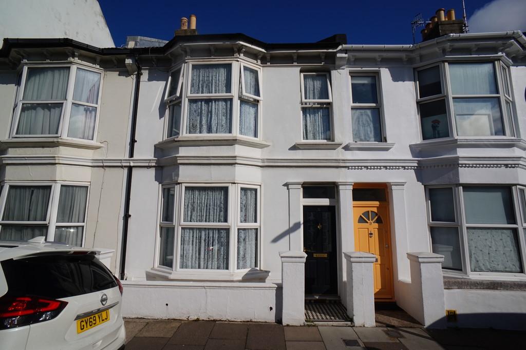 Stirling Place, Hove 3 bed terraced house £1,600 pcm (£369 pw)