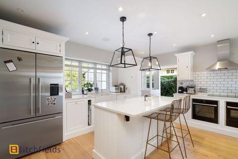 47 Willifield Way, London, NW11 7XU