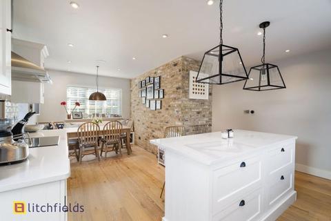 47 Willifield Way, London, NW11 7XU