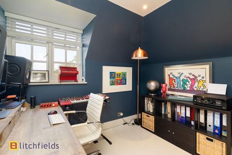 47 Willifield Way, London, NW11 7XU