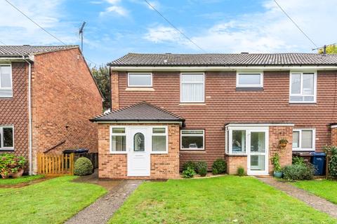18 Arthur Close, Farnham, GU9 8PE
