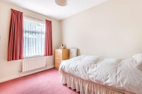 18 Arthur Close, Farnham, GU9 8PE