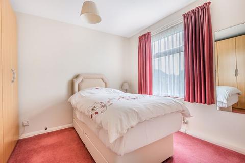 18 Arthur Close, Farnham, GU9 8PE