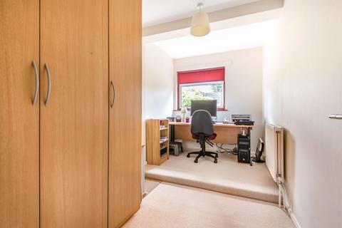 18 Arthur Close, Farnham, GU9 8PE