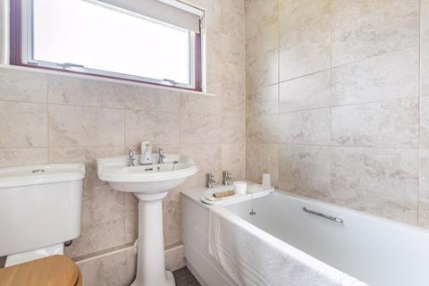 18 Arthur Close, Farnham, GU9 8PE