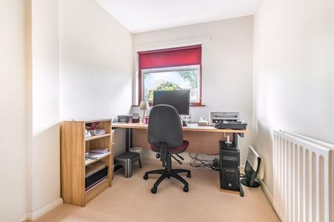 18 Arthur Close, Farnham, GU9 8PE