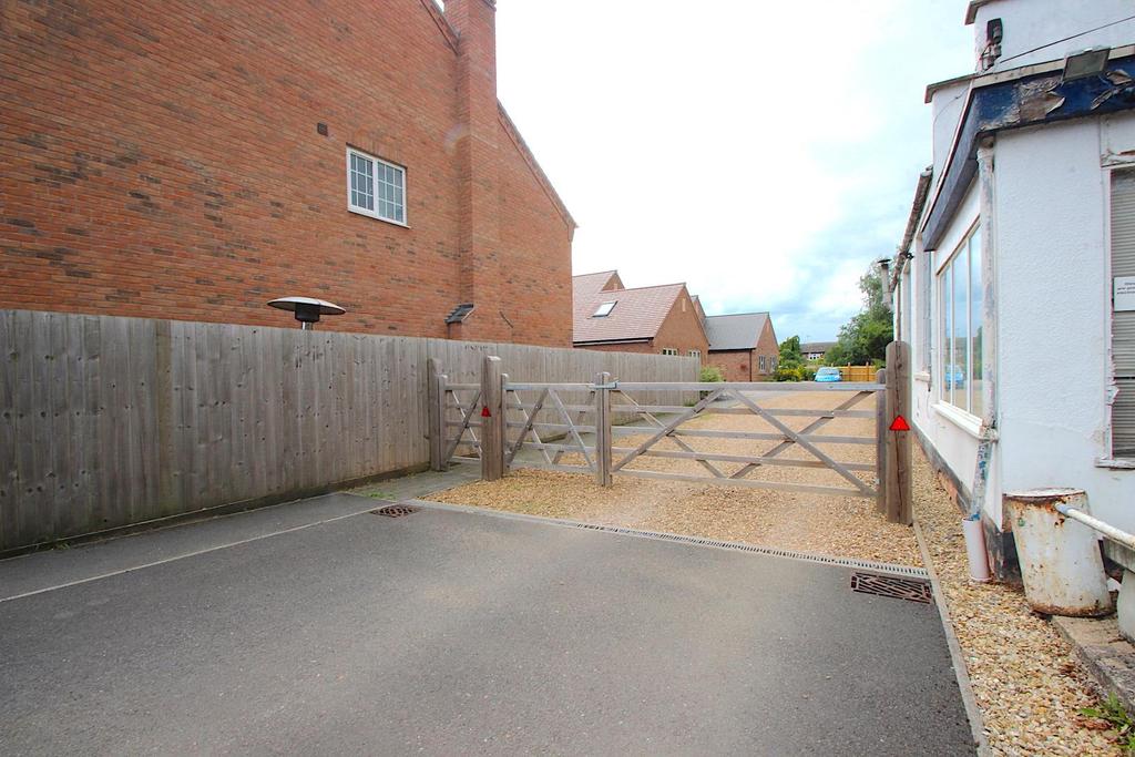 Gated Access to Private Driveway