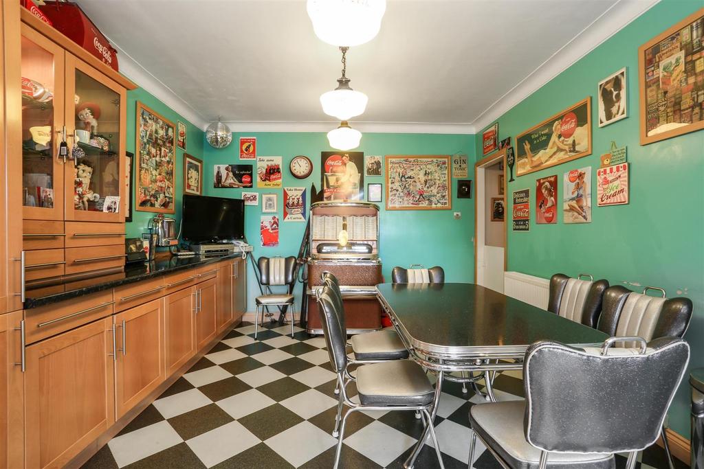 450131194 - 23 Dalmeny Road, Carshalton SM5 4 PW -