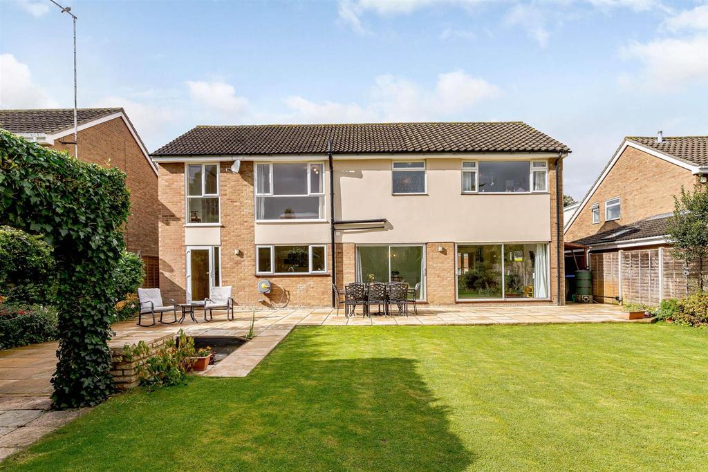 Spinney Drive, Collingtree, Northampton, Northamptonshire 5 bed