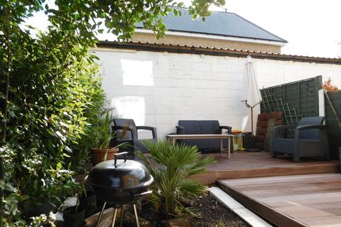 3a Shirley Gardens, London, W7 3PT