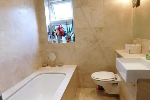 3a Shirley Gardens, London, W7 3PT