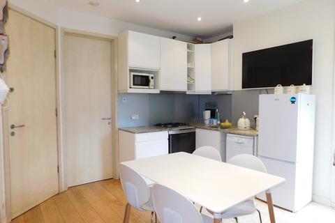 3a Shirley Gardens, London, W7 3PT