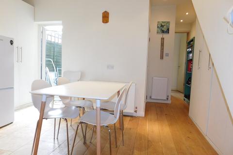 3a Shirley Gardens, London, W7 3PT