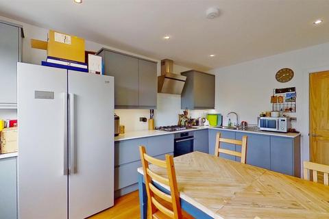 107 Twilley Street, London, SW18 4NW