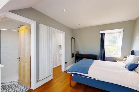 107 Twilley Street, London, SW18 4NW
