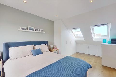 107 Twilley Street, London, SW18 4NW