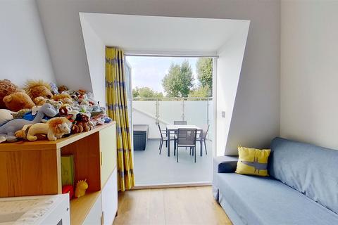 107 Twilley Street, London, SW18 4NW