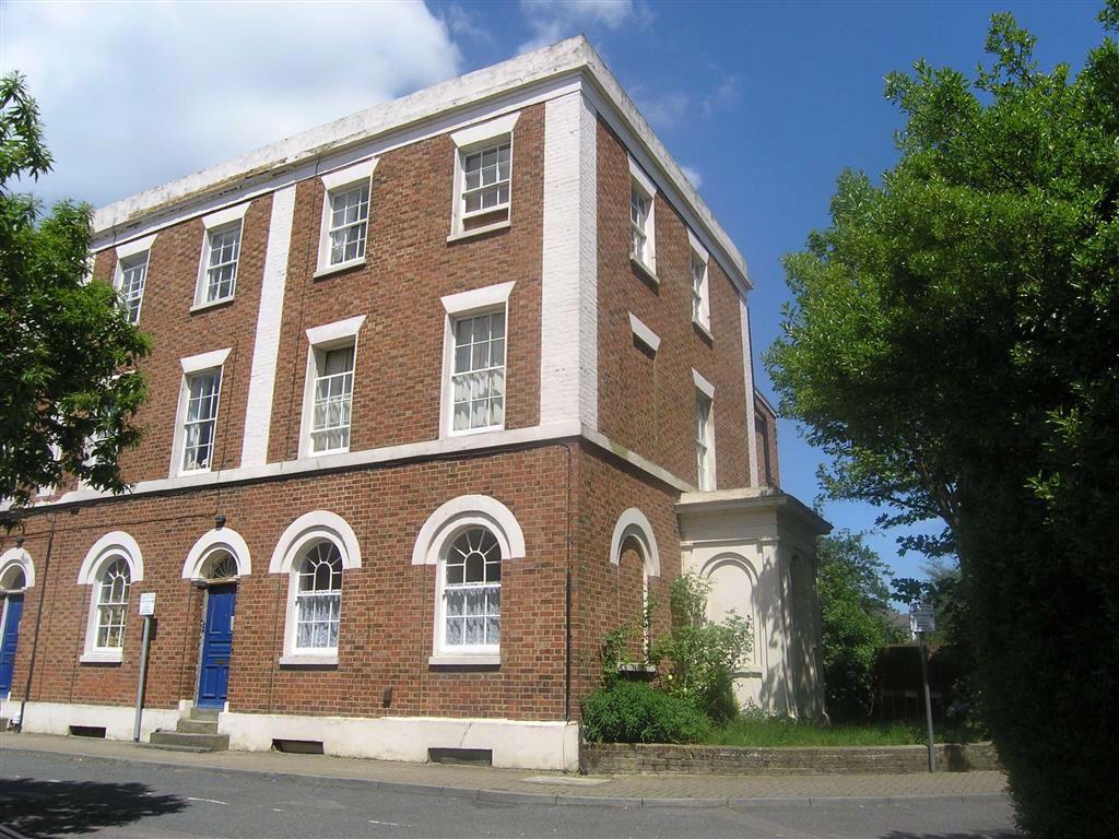 Barrow Hill Place, Ashford, Kent Studio £625 pcm (£144 pw)