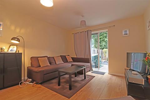 23 Abbots Rise, Redhill, RH1 1LL