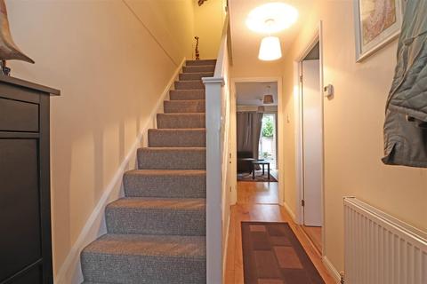 23 Abbots Rise, Redhill, RH1 1LL