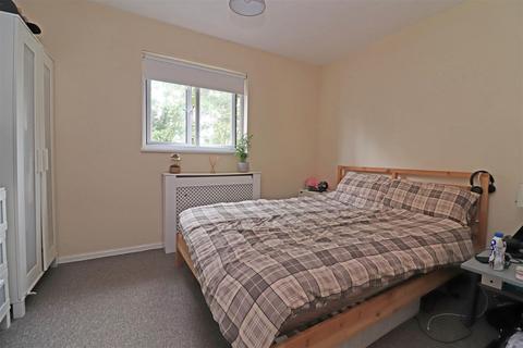 23 Abbots Rise, Redhill, RH1 1LL