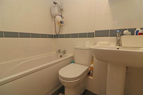 23 Abbots Rise, Redhill, RH1 1LL