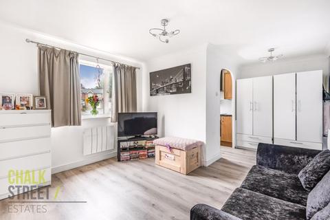 3 Latimer Drive, Hornchurch, RM12 6TN