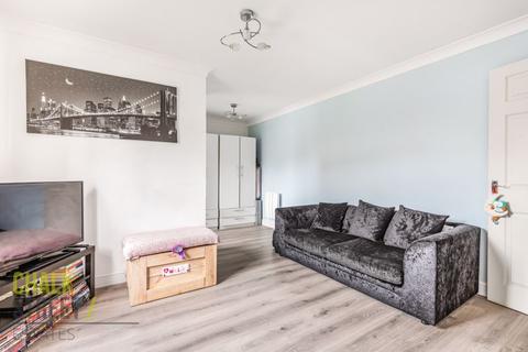 3 Latimer Drive, Hornchurch, RM12 6TN
