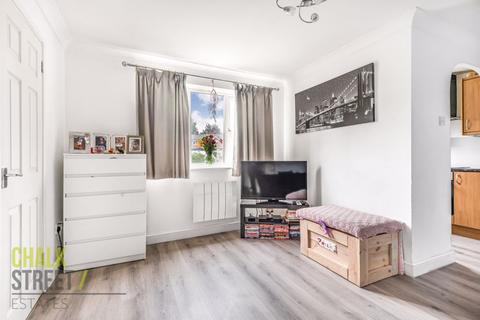 3 Latimer Drive, Hornchurch, RM12 6TN