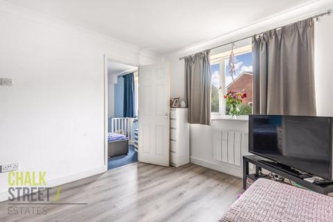 3 Latimer Drive, Hornchurch, RM12 6TN