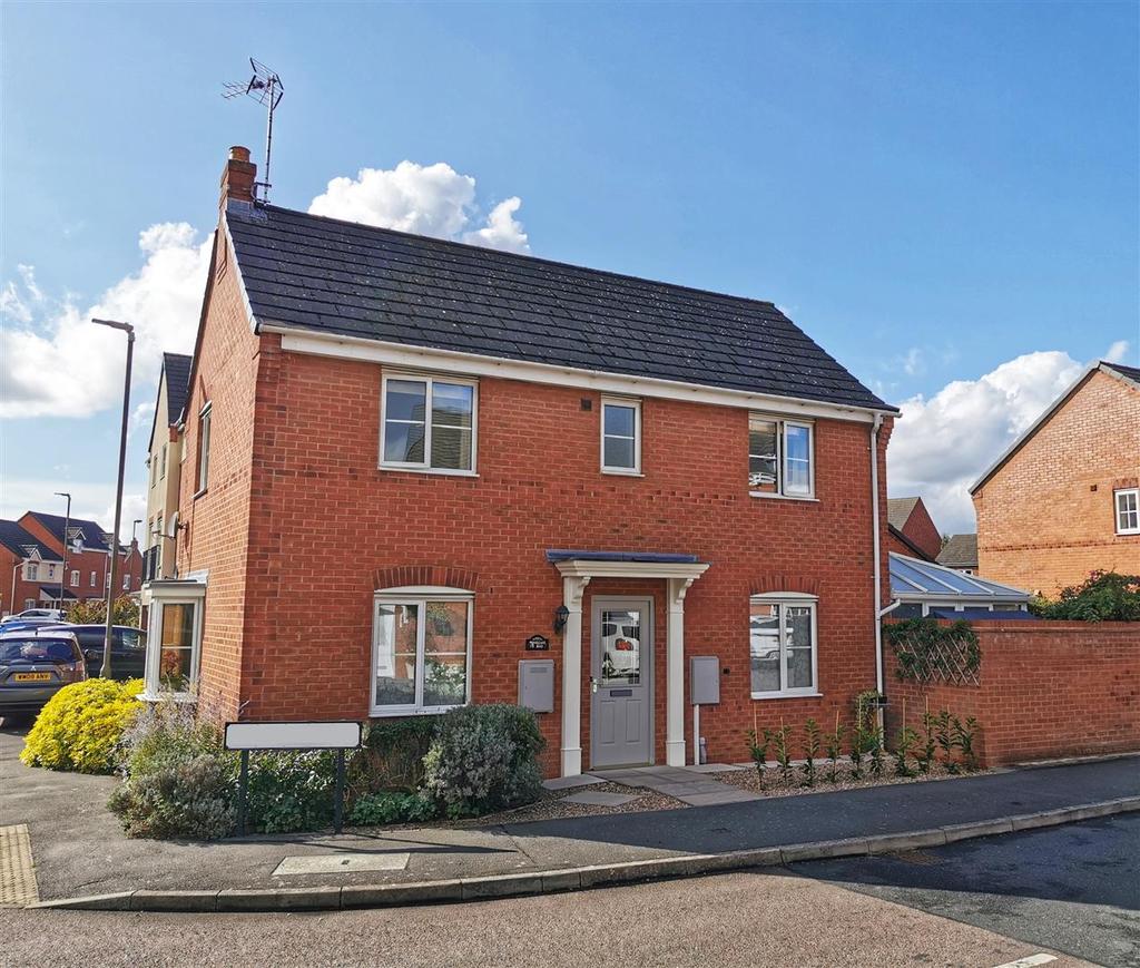 Welland Road, Hilton, Derby 3 bed detached house £230,000