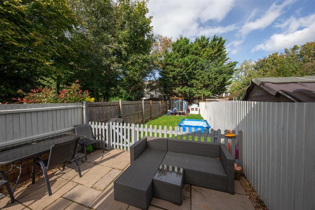 St. Peters Road, Dunstable 3 bed terraced house £300,000