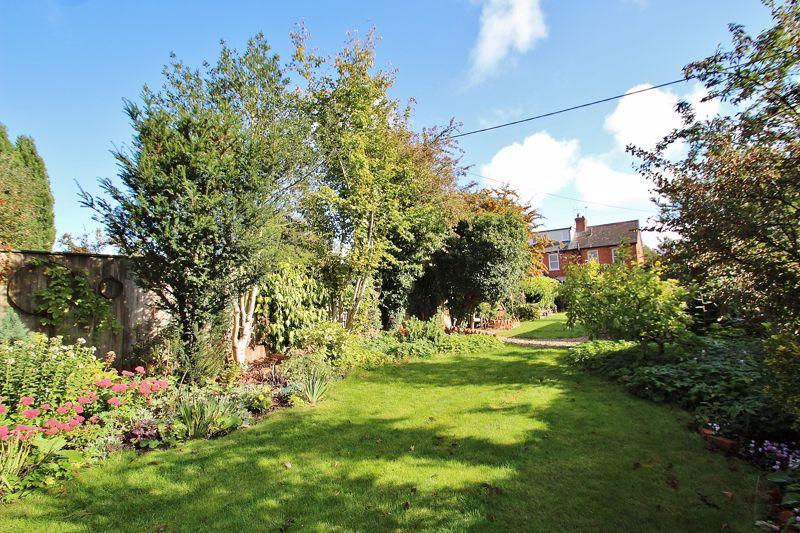 FREELAND, Wroslyn Road OX29 8HU 2 bed end of terrace house £385,000