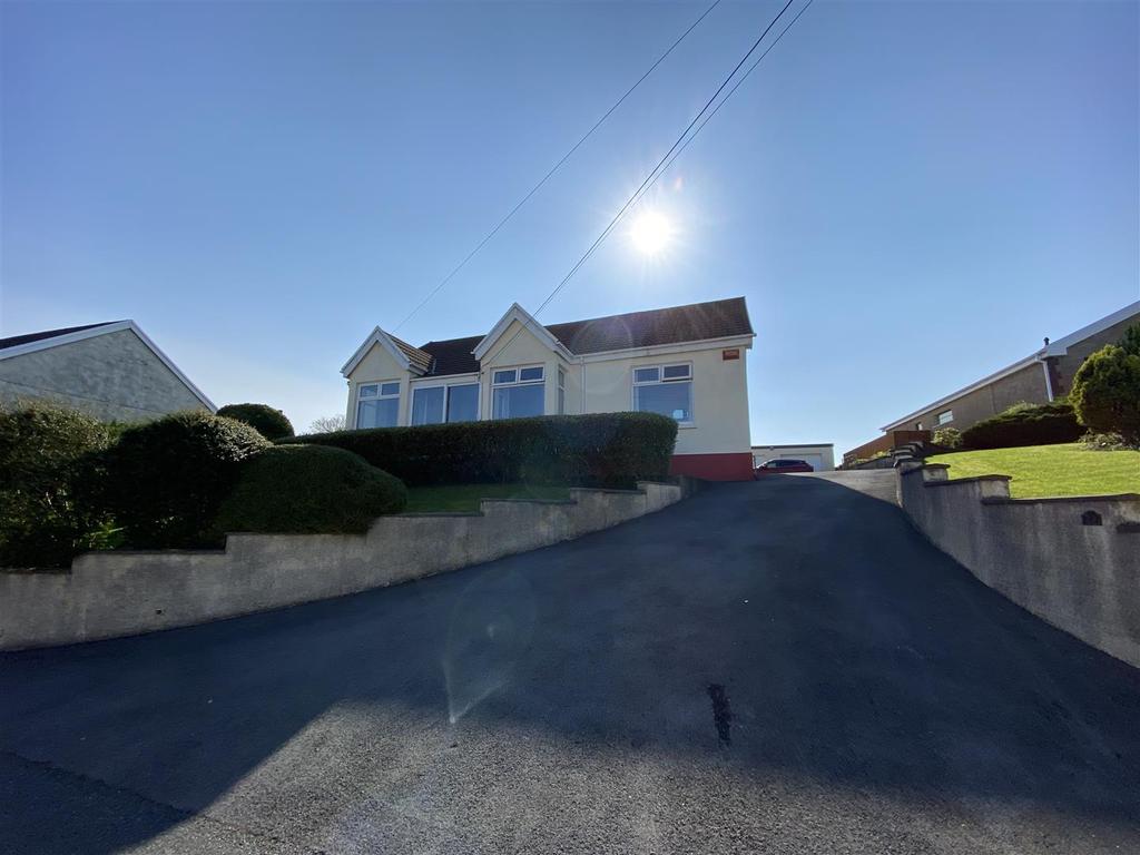 Lletty Road, Upper Tumble, Llanelli 3 bed detached bungalow £240,000
