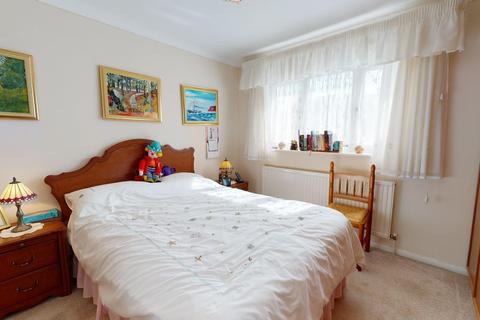 3 Forge Close, Eythorne, Dover, CT15 4DW