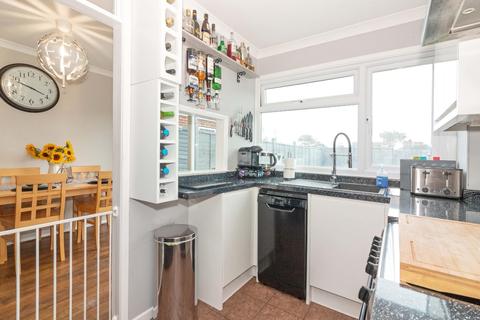 82 Brook Way, Lancing, BN15 8DH