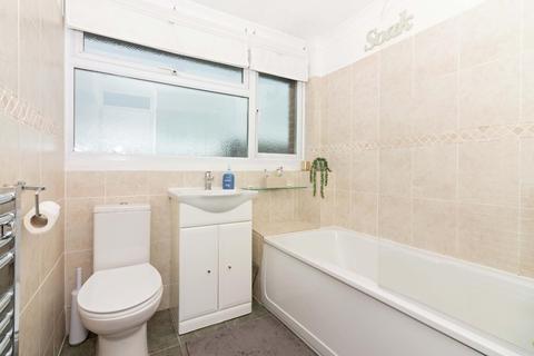 82 Brook Way, Lancing, BN15 8DH