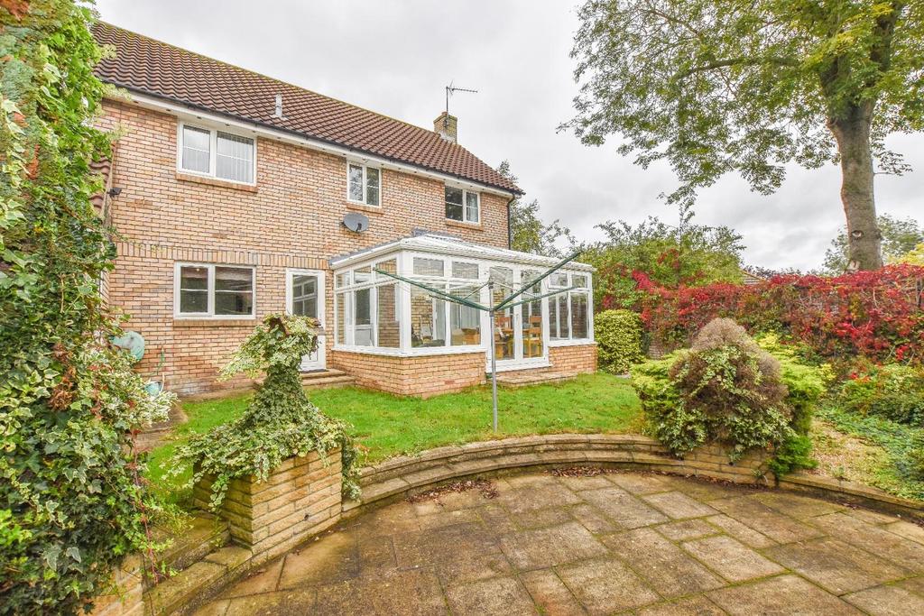 Godfrey Way, Dunmow 4 bed detached house £475,000