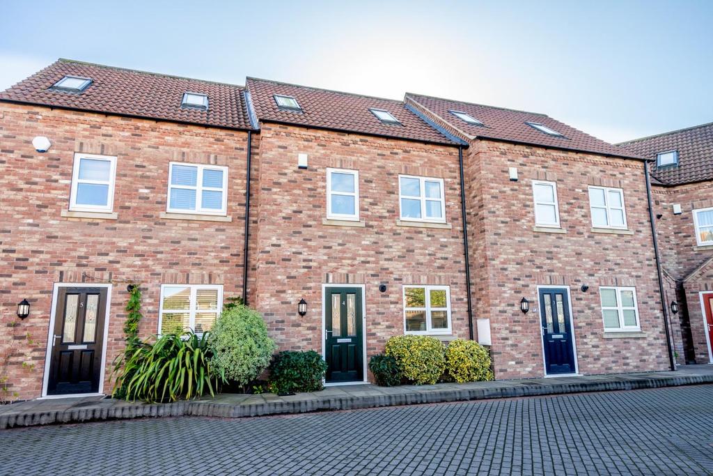 Holly Bank Close, York 3 bed townhouse £250,000