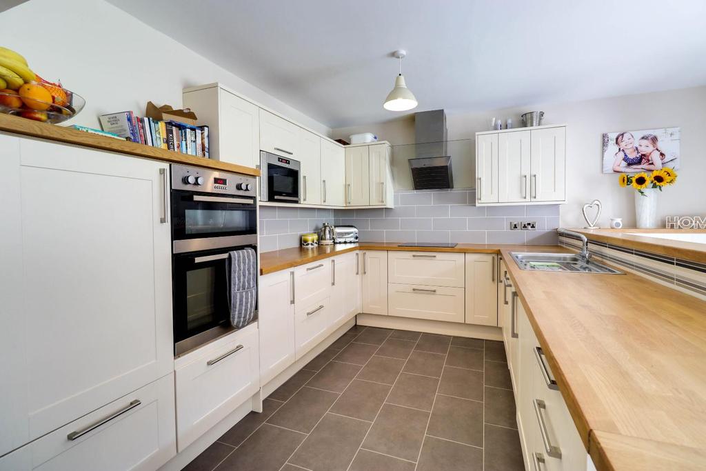 41 Lee Lane East, Horsforth 4 bed semidetached house £495,000